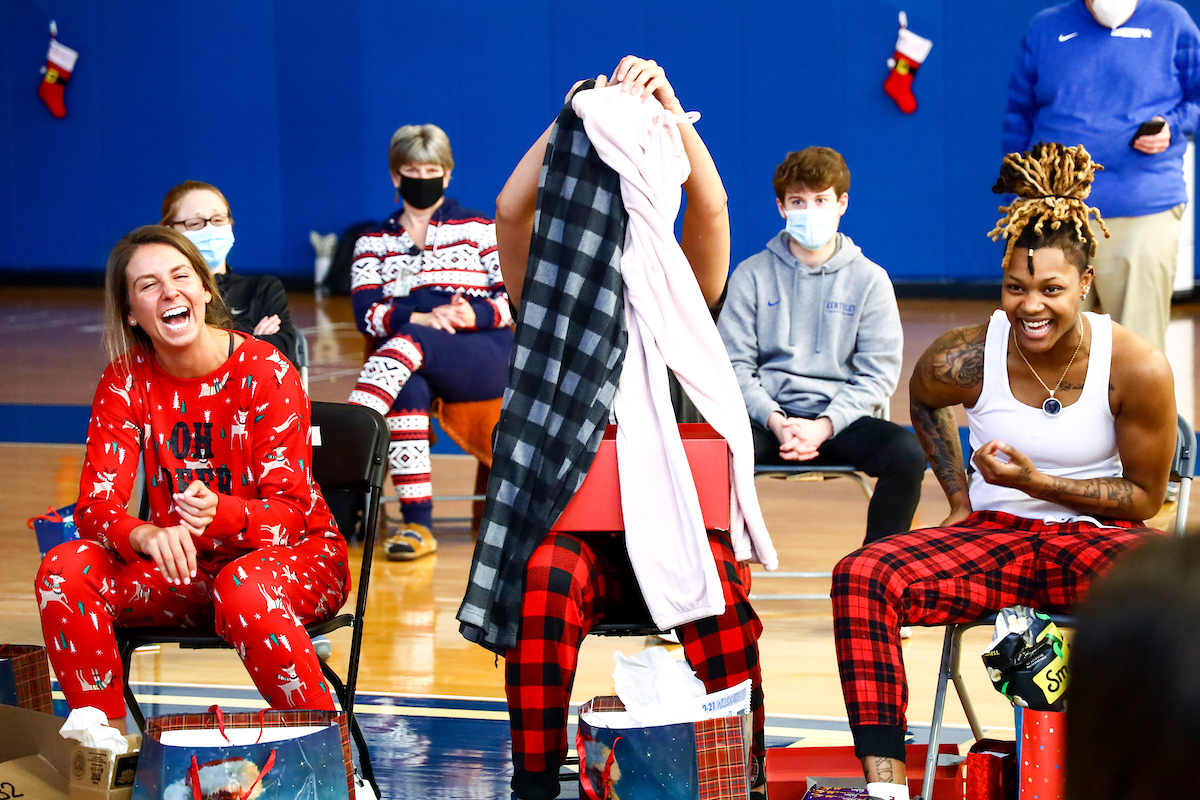 Blair Green. Treasure Hunt. Jazmine Messengill. 

Kentucky WBB Christmas Party.

Photo by Eddie Justice | UK Athletics