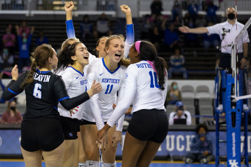 Reagan Rutherford. Team.

Kentucky beats Arkansas 3-2.

Photo by Grant Lee | UK Athletics