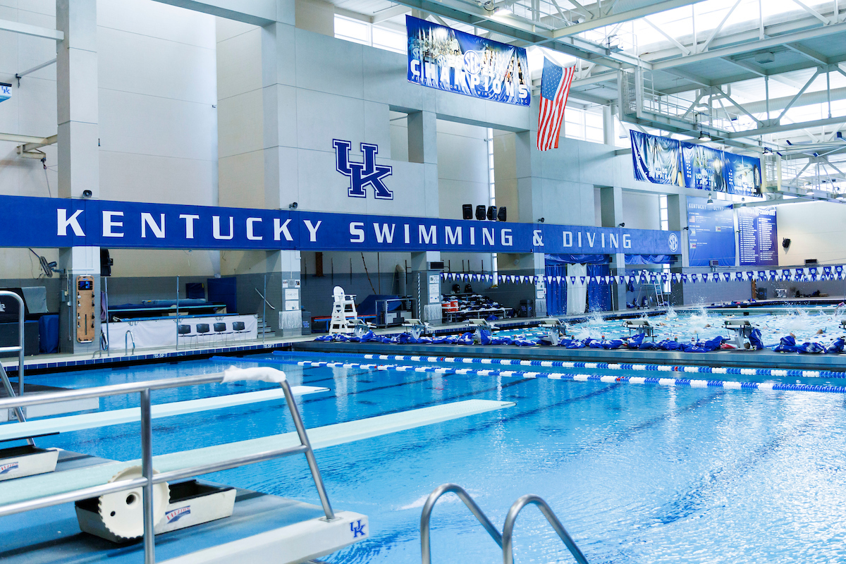 Kentucky Swim & Dive Host West Virginia on Alumni Weekend