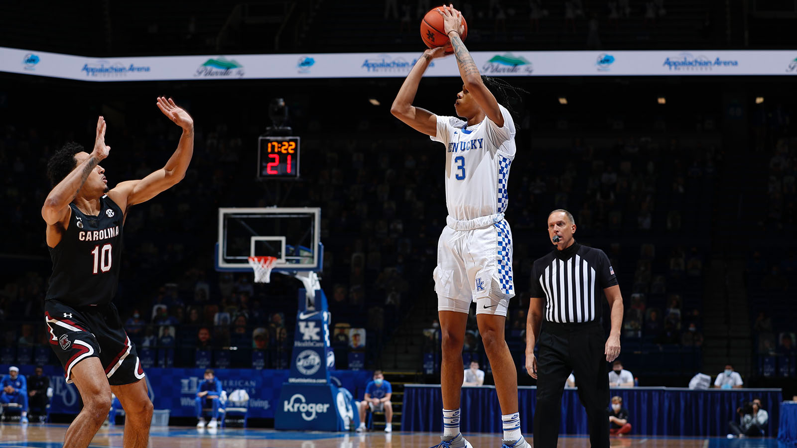 Kentucky Cruises Past South Carolina in Home Finale