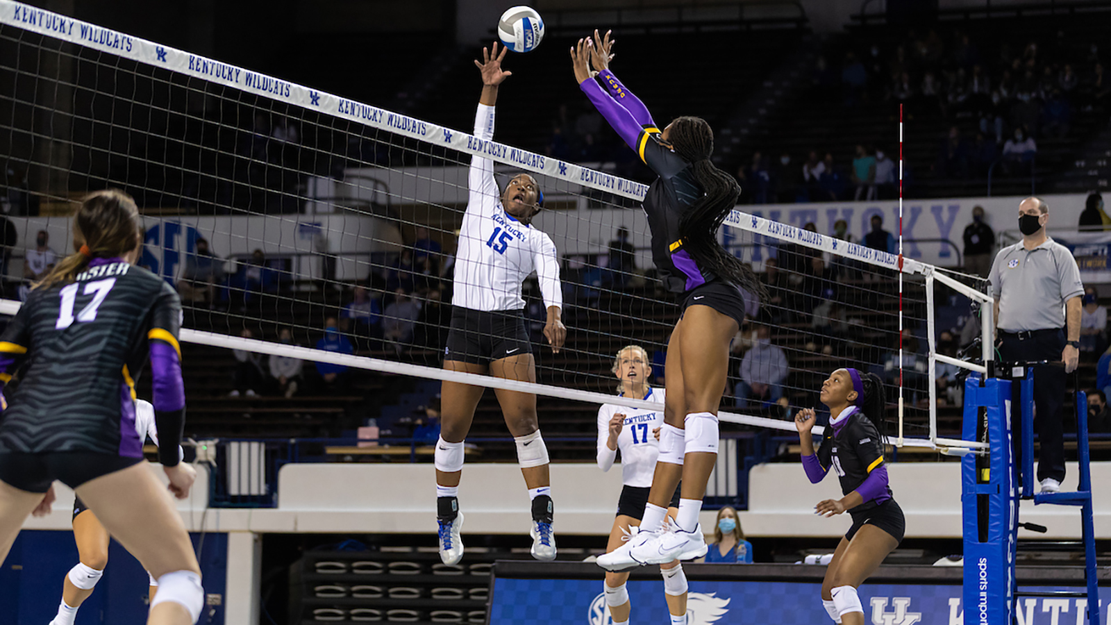Volleyball Cats Show No Rust in Sweep of LSU