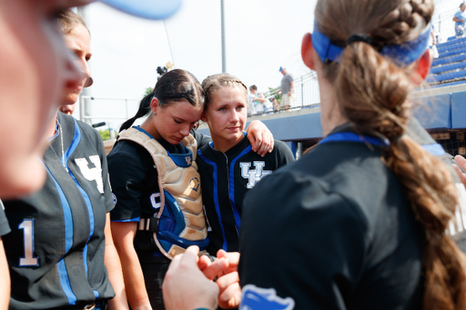 AUTUMN HUMES. KAYLA KOWALIK.

Kentucky beats Notre Dame, 4-0.

Photo by Elliott Hess | UK Athletics