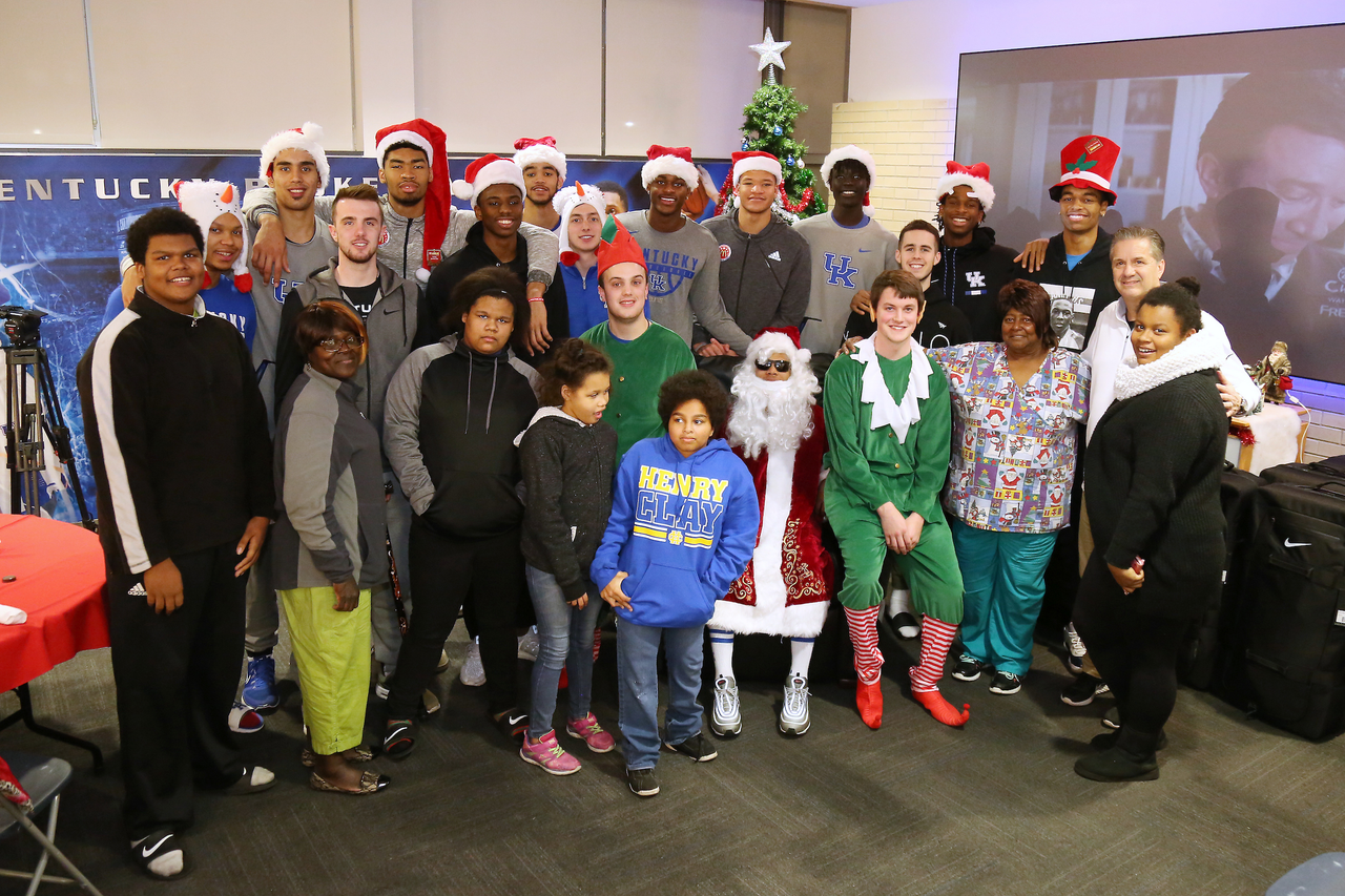 The Kentucky men's basketball team delivered an early Christmas to 10 families in Lexington. 