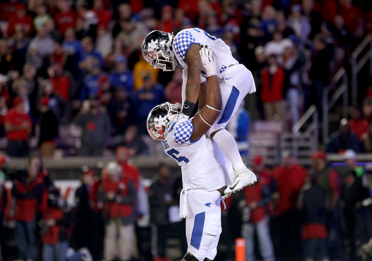 Benny Snell Jr.

Kentucky Football beats Louisville at Cardinal Stadium 56-10.

Photo By Robert Burge l UK Athletics