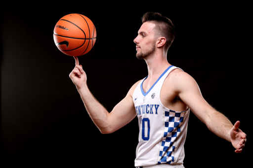 Go behind the scenes at Kentucky men's basketball photo day.