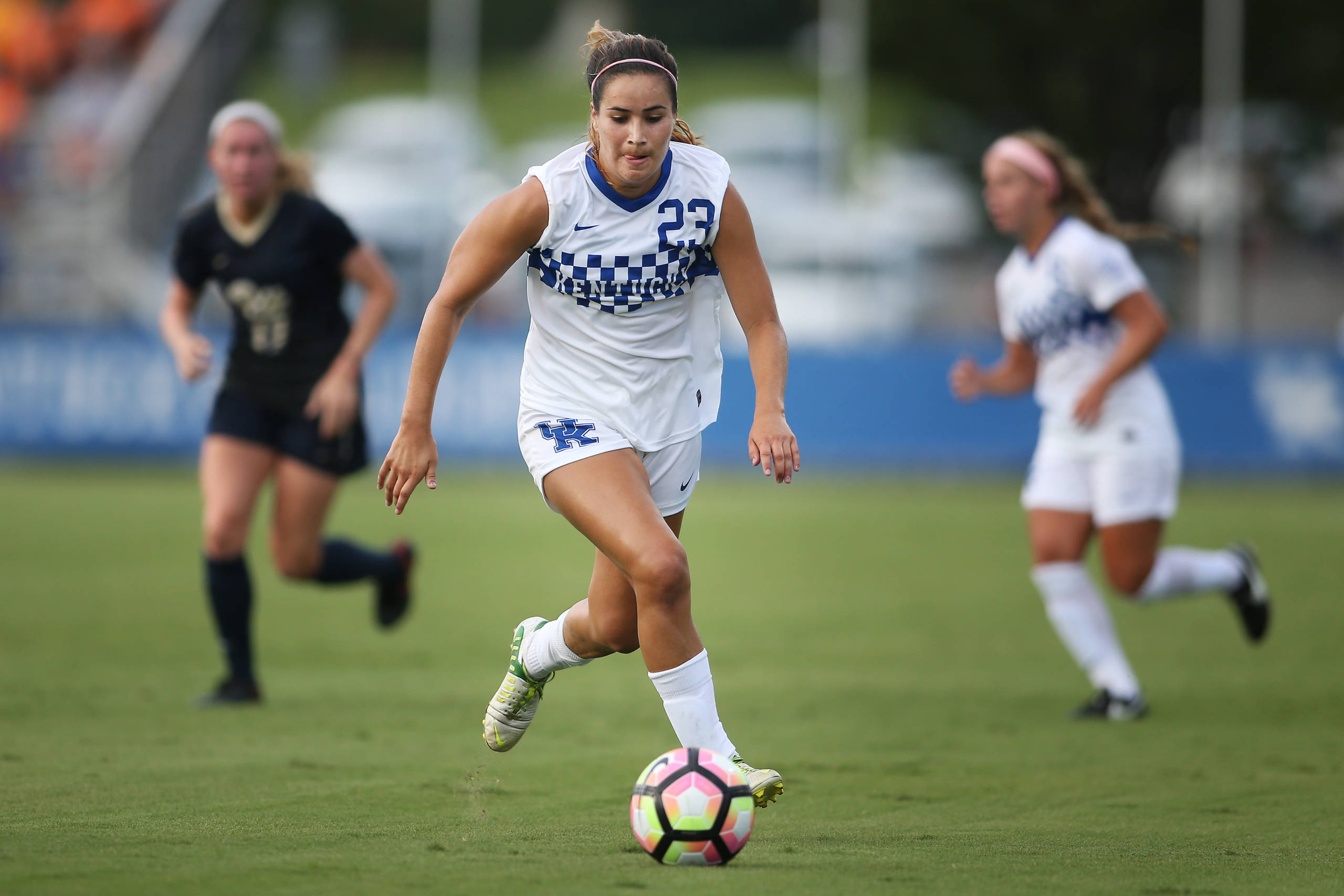 Women’s Soccer Opens 2016 UK Athletics Calendar Year at LBSU