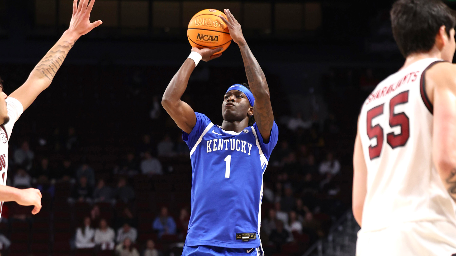 Late Run Leads Kentucky Past South Carolina