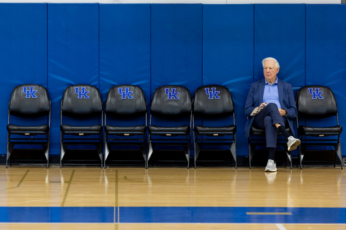 Bill Raftery at MBB Practice Photo Gallery – UK Athletics