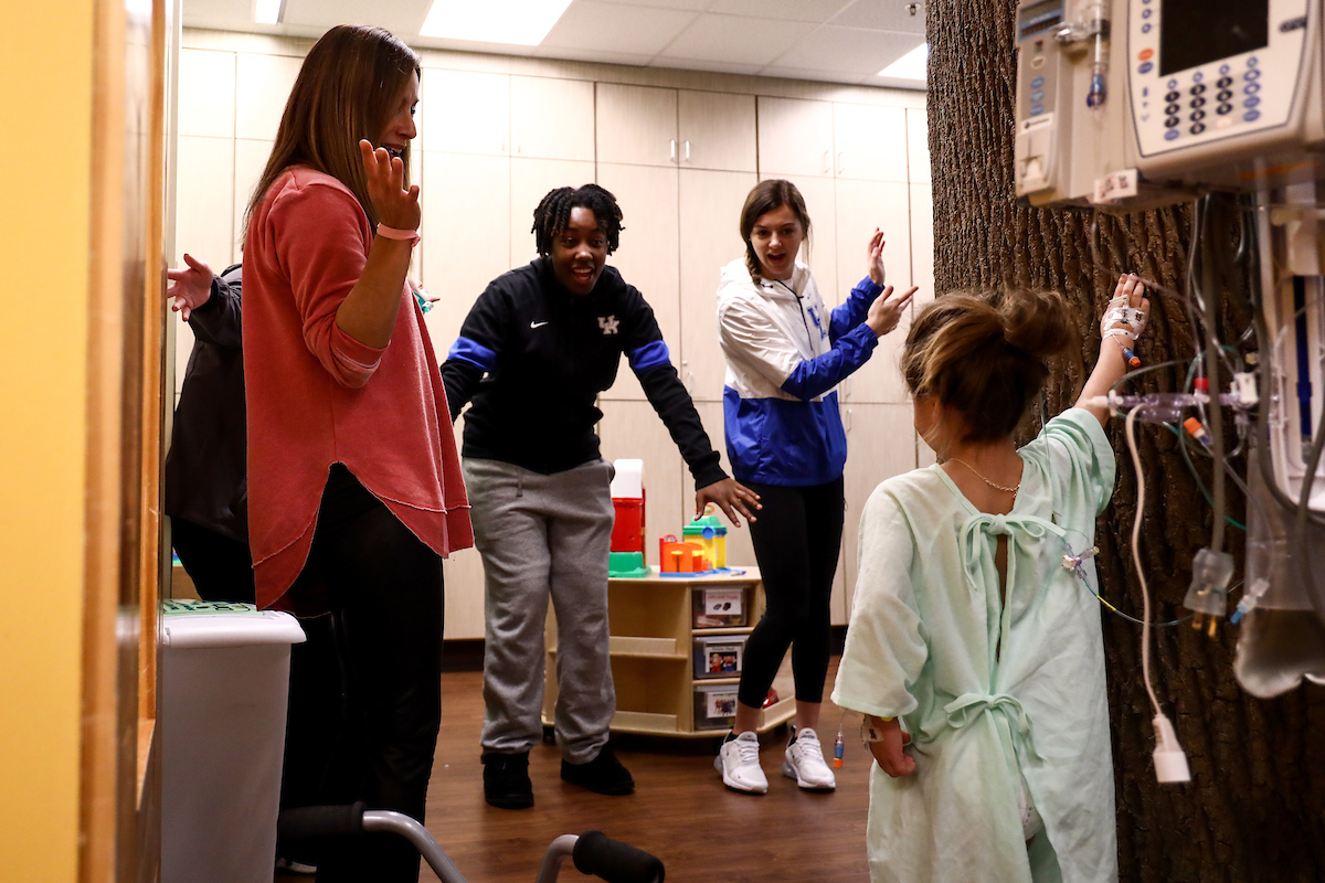 Kentucky WBB visits children at the Kentucky Children’s Hospital.

Photo by Eddie Justice | UK Athletics