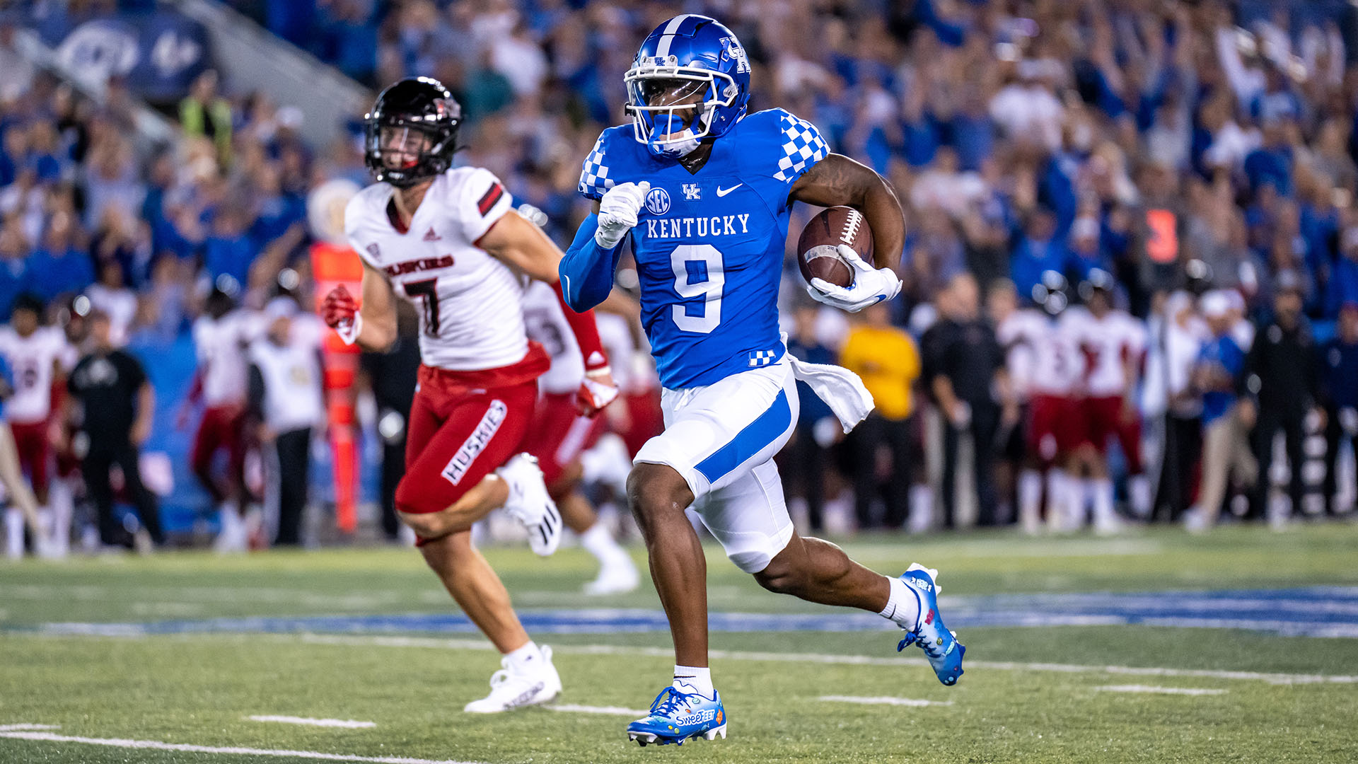 Passing Game Leads No. 8 Kentucky Past Northern Illinois