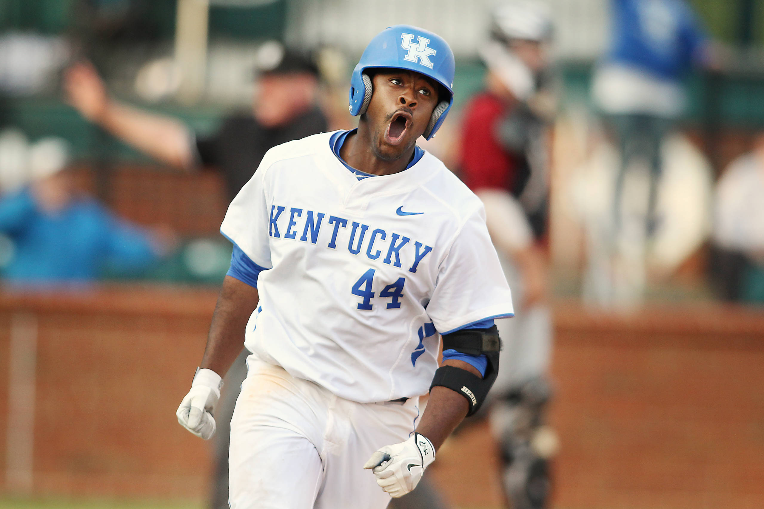 Hairston Lifts Kentucky Baseball Past South Carolina in 12 Innings