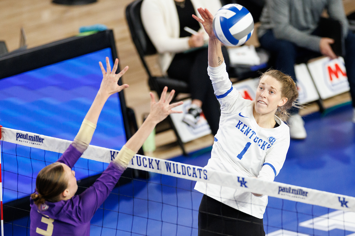 DeLeye and Wilson Notch Double-Digits Kills as UK Sweeps Mizzou