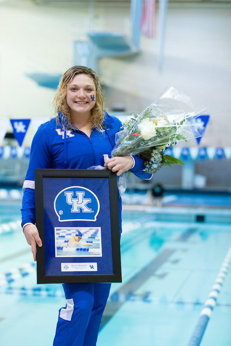 Kentucky Women's team beats Louisville 200.5-99.5
Kentucky Men's team falls to Louisville 111-188.

Photo by Grant Lee | UK Athletics