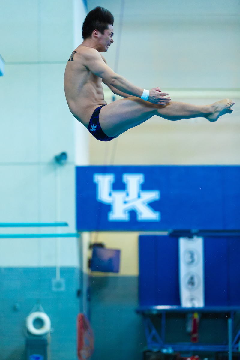 Kentucky Women's team beats Louisville 200.5-99.5
Kentucky Men's team falls to Louisville 111-188.

Photo by Grant Lee | UK Athletics