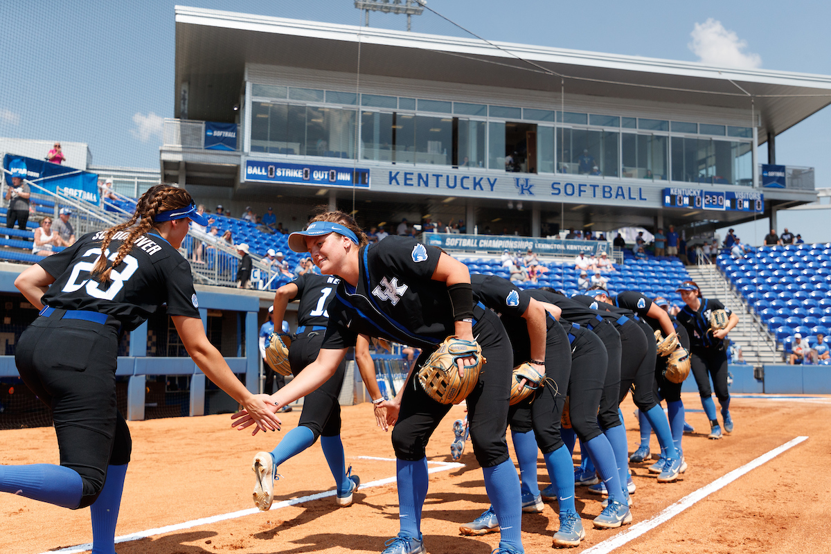 TEAM.

Kentucky beats Notre Dame, 7-0.

Photo by Elliott Hess | UK Athletics