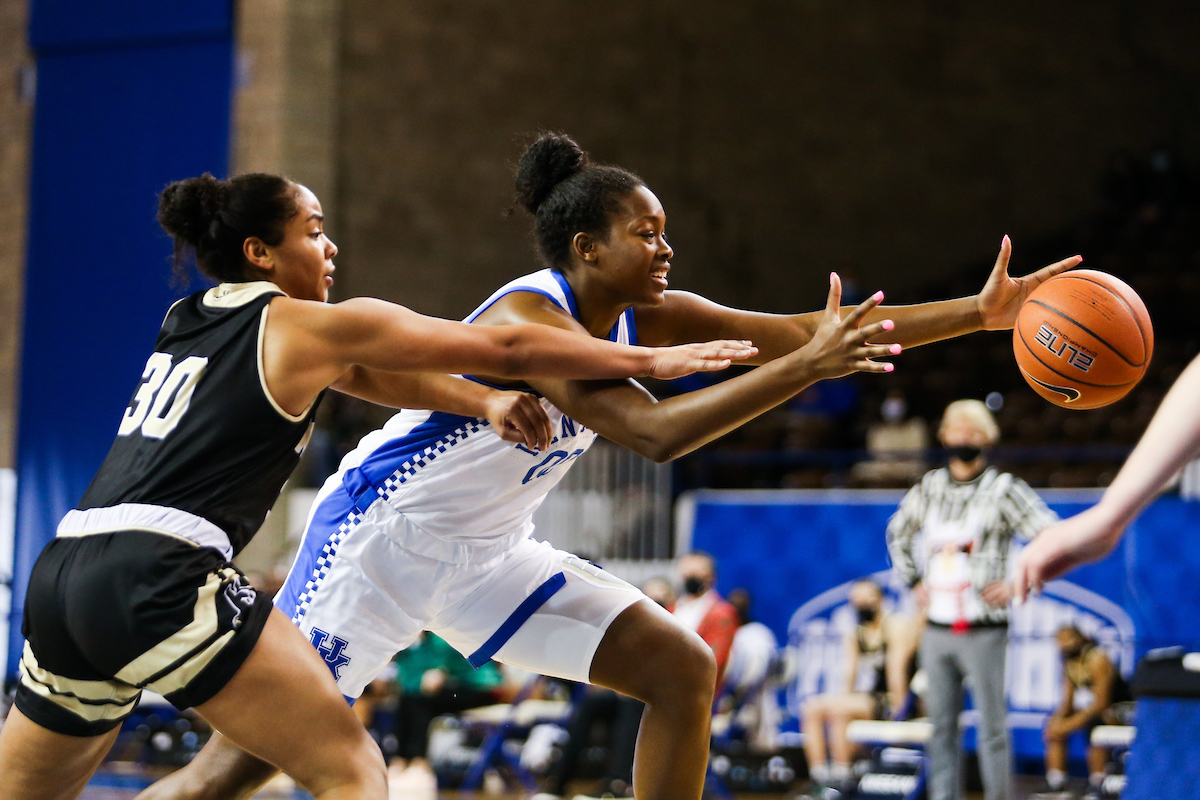 Olivia Owens.

Kentucky beats Wofford 98-37.

Photo by Hannah Phillips | UK Athletics