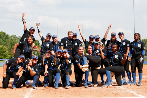 TEAM.

Kentucky beats Notre Dame, 4-0.

Photo by Elliott Hess | UK Athletics