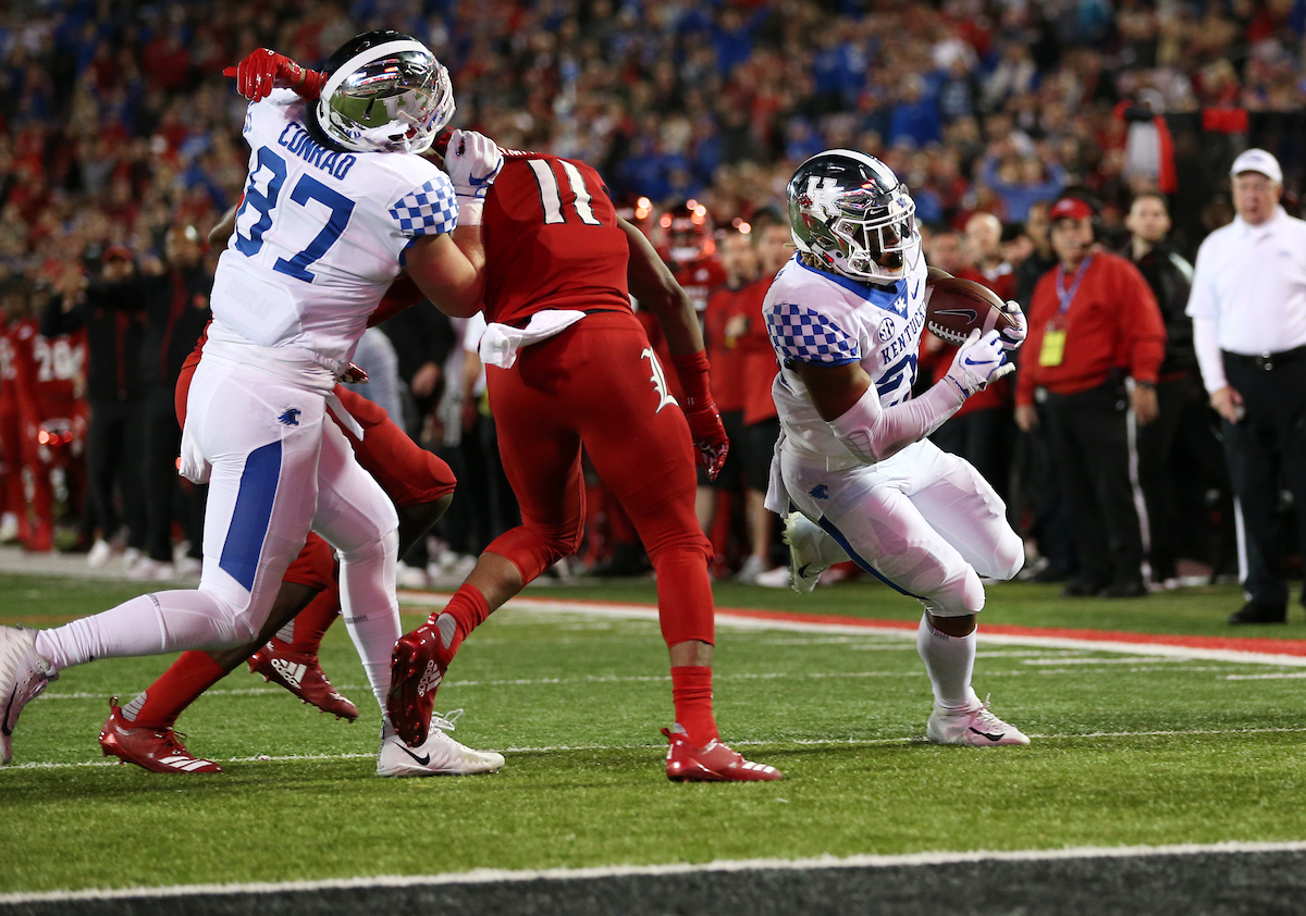 Benny Snell

Kentucky Football beats Louisville at Cardinal Stadium 56-10.


Photo By Barry Westerman | UK Athletics