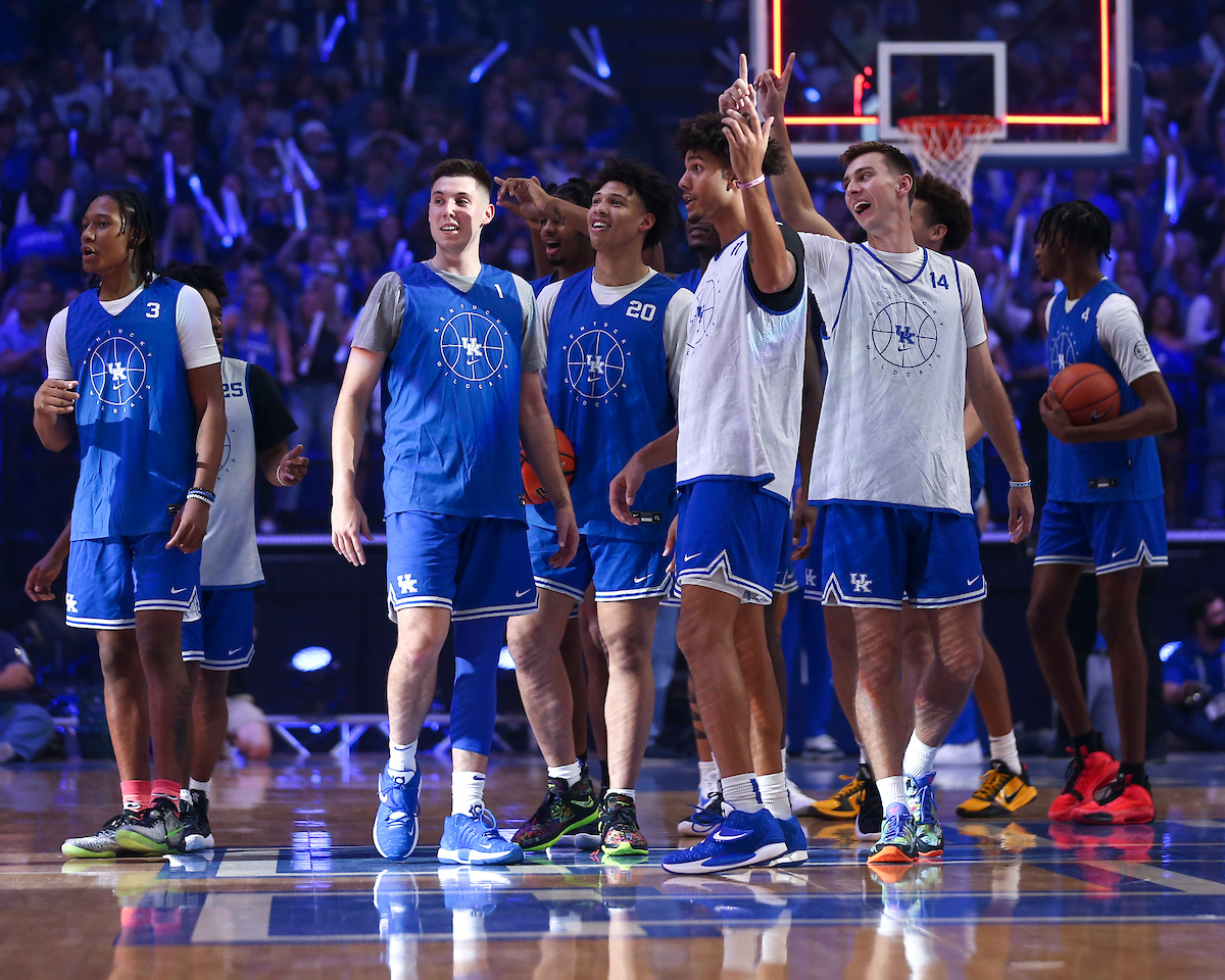 Team.

Big Blue Madness.

Photo by Grace Bradley | UK Athletics