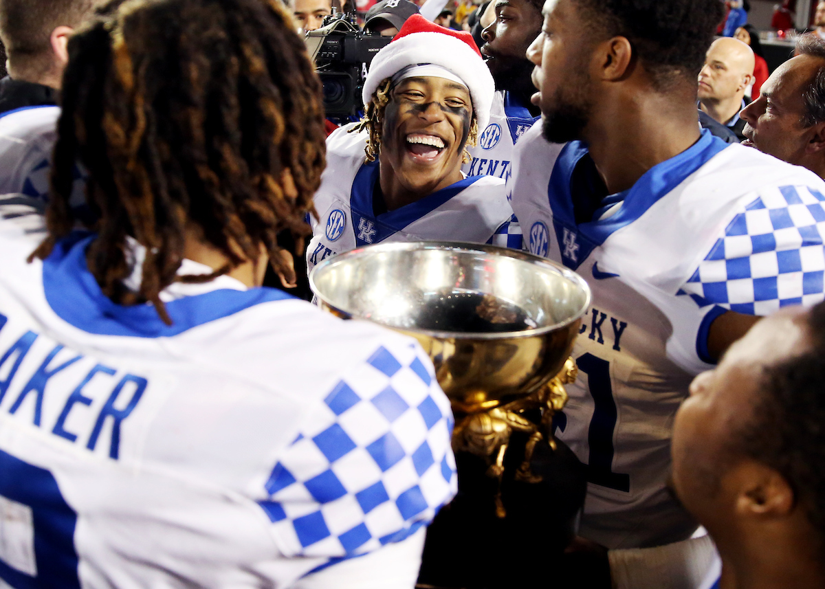 Benny Snell

UK football beats Louisville 56-10 at Cardinal Stadium. 

Photo by Britney Howard  | UK Athletics
