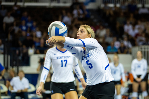 Tharp, Lauren (5)

Volleyball vs FGCU

Photo by Mark Mahan | UK Athletics