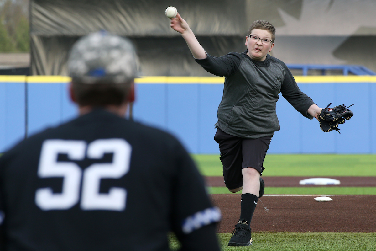 First Pitch. 

UK falls to Georgia 7-3.


Photo By Barry Westerman | UK Athletics