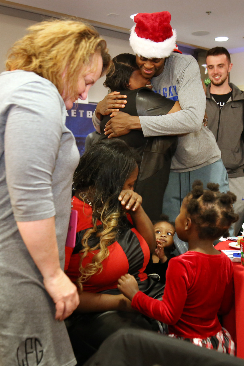 The Kentucky men's basketball team delivered an early Christmas to 10 families in Lexington. 