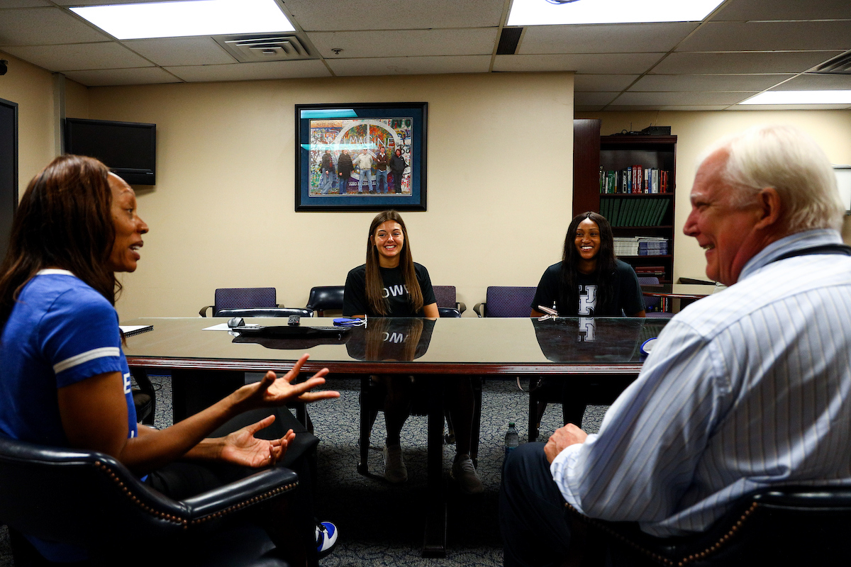 WBB Visits SandersBrown Center on Aging UK Athletics