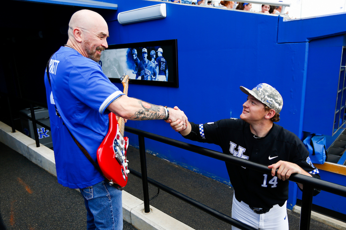 Bo Garrett. Zack Thompson.

Kentucky falls to Arkansas 5-2.