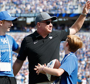 Defense Rewards Mark Stoops with Shutout of Youngstown State