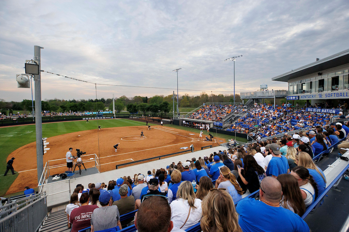 No. 9 Tennessee Completes Sweep of Kentucky With 10-3 Win