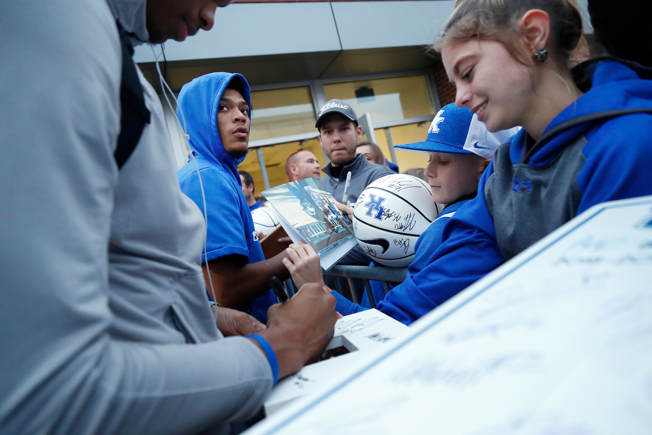 Fans. Quade Green.

Madness campout. 180927.

Photo by Chet White | UK Athletics