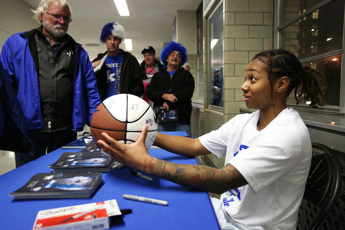 Jaida Roper

The UK Women's Basketball team beats Mizzou. 

Photo by Britney Howard  | UK Athletics
