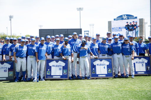 TEAM. SENIORS.

Kentucky falls to South Carolina on Senior Day, 0-9.

Photo by Elliott Hess | UK Athletics