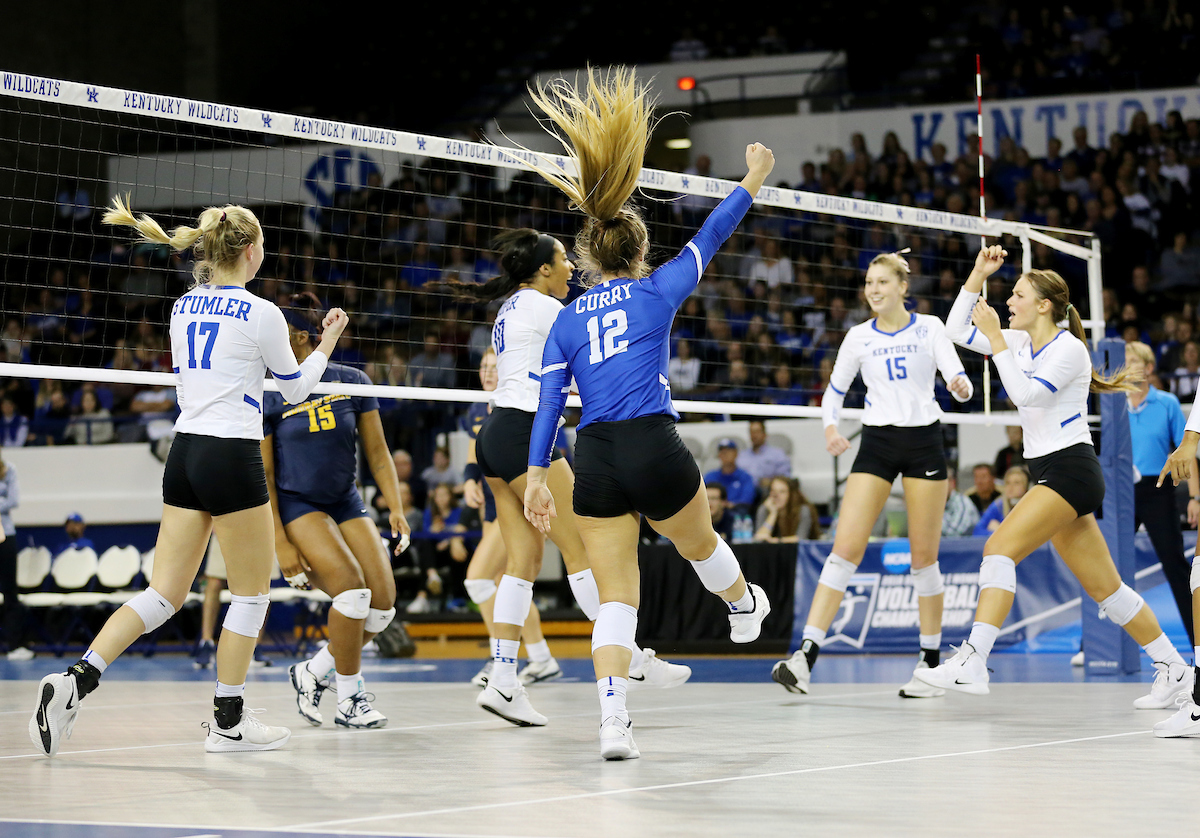 Team

UK volleyball beats Murray State in the first round of the NCAA Tournament.  

Photo by Britney Howard  | UK Athletics