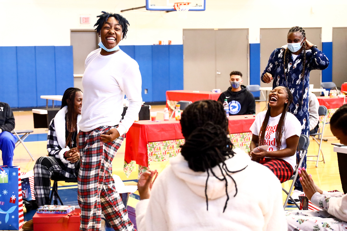 Dreuna Edwards. 

Kentucky WBB Christmas Party.

Photo by Eddie Justice | UK Athletics