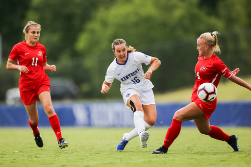 Emma Shields

WSOC v WKU 0-0

Photo by Hannah Phillips | UK Athletics