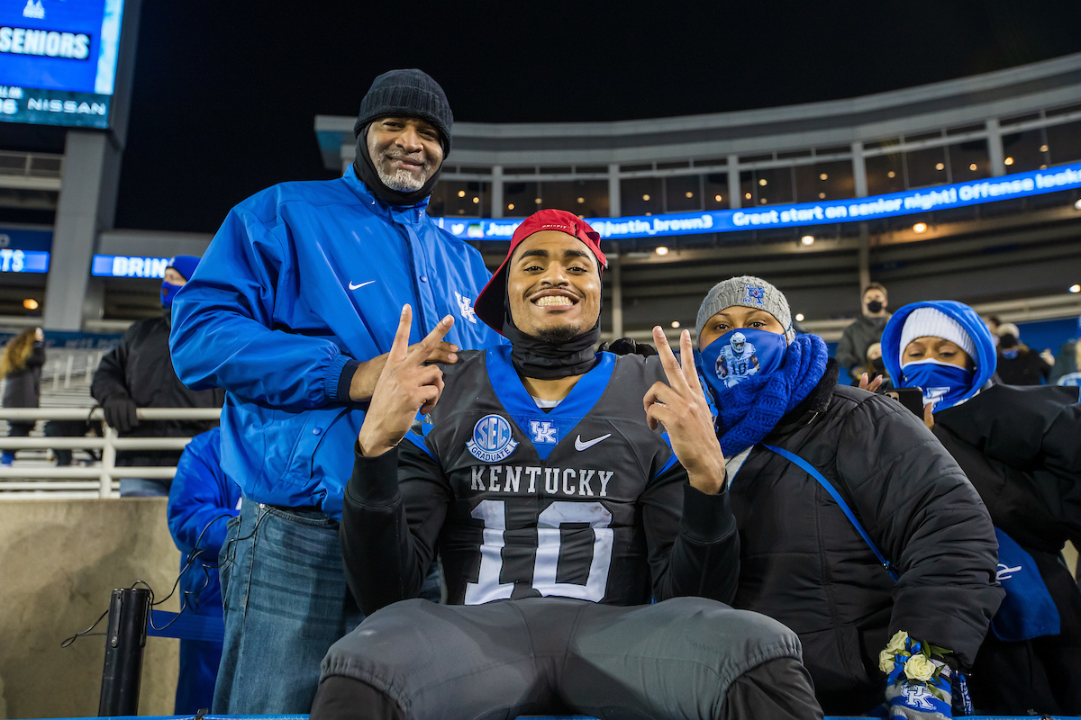 AJ Rose & Family

Kentucky beats South Carolina, 41-18.

Photo by Jacob Noger | UK Football