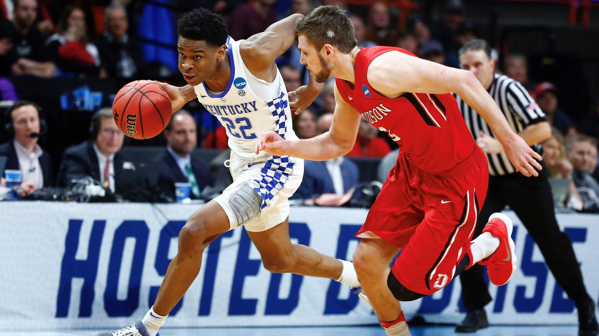 Kentucky Outlasts Davidson in NCAA Tournament Opener