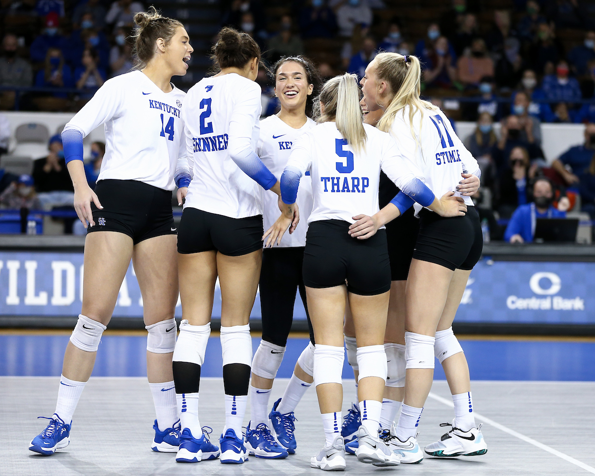Team.

Kentucky sweeps Texas A&M 3-0.

Photo by Tommy Quarles | UK Athletics