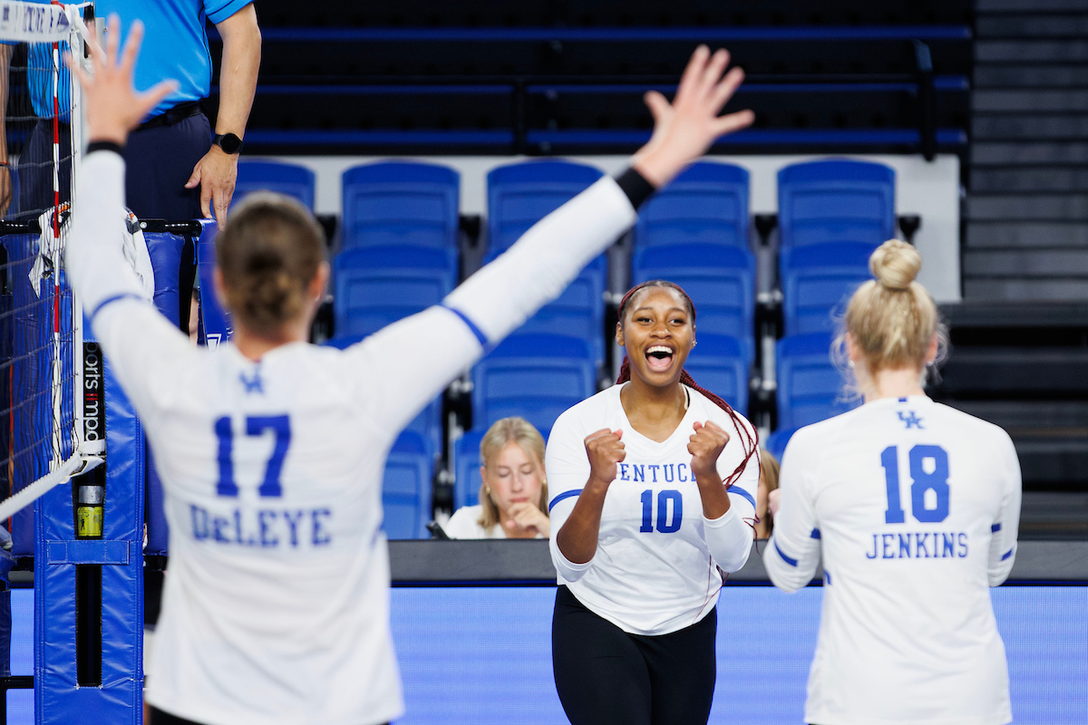 Kentucky-Dayton Volleyball Exhibition Photo Gallery