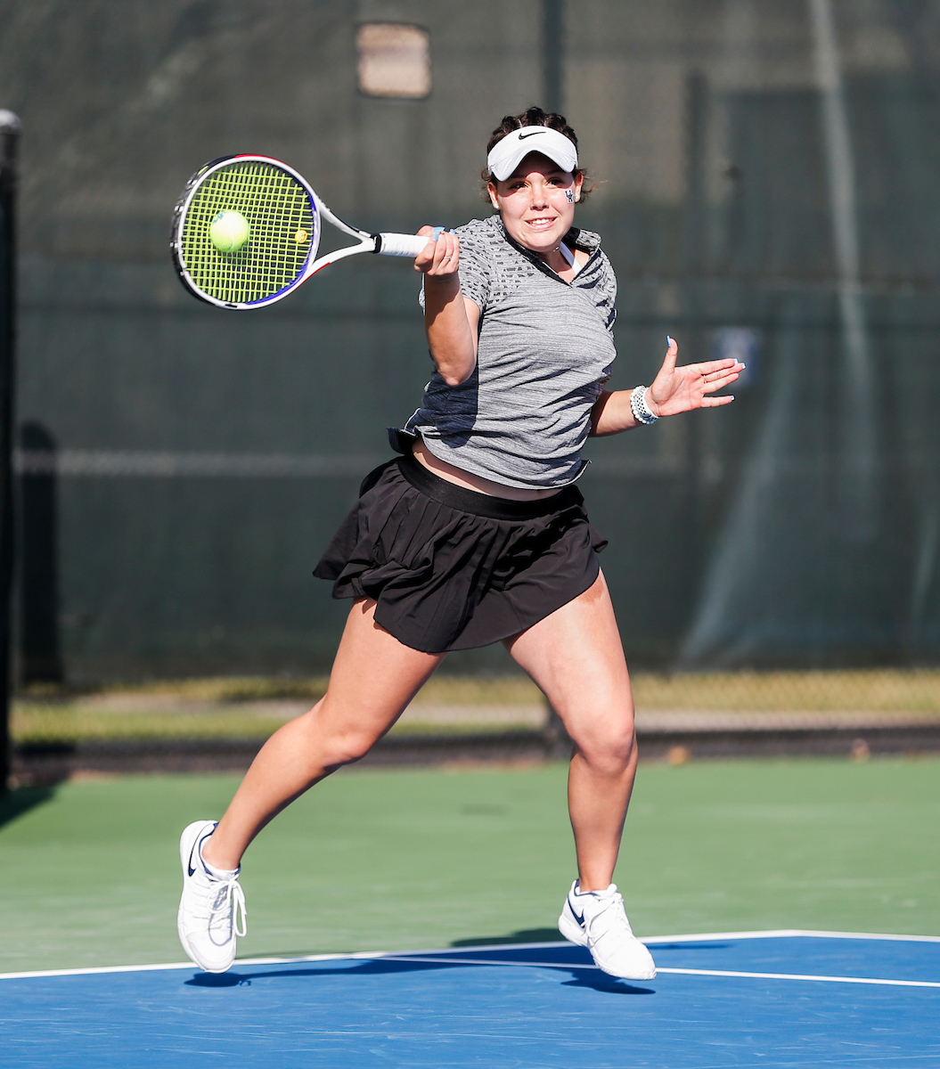 Alexis Merrill.

Kentucky falls to Florida 3-4 on Friday, March 22


Photo by Isaac Janssen | UK Athletics