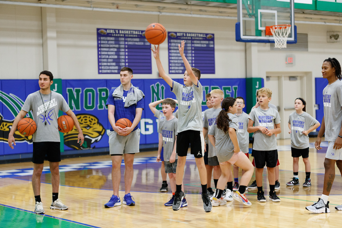 CJ Fredrick. TyTy Washington.

Men’s basketball camp at North Laurel High School in London, Kentucky.

Photo by Elliott Hess | UK Athletics