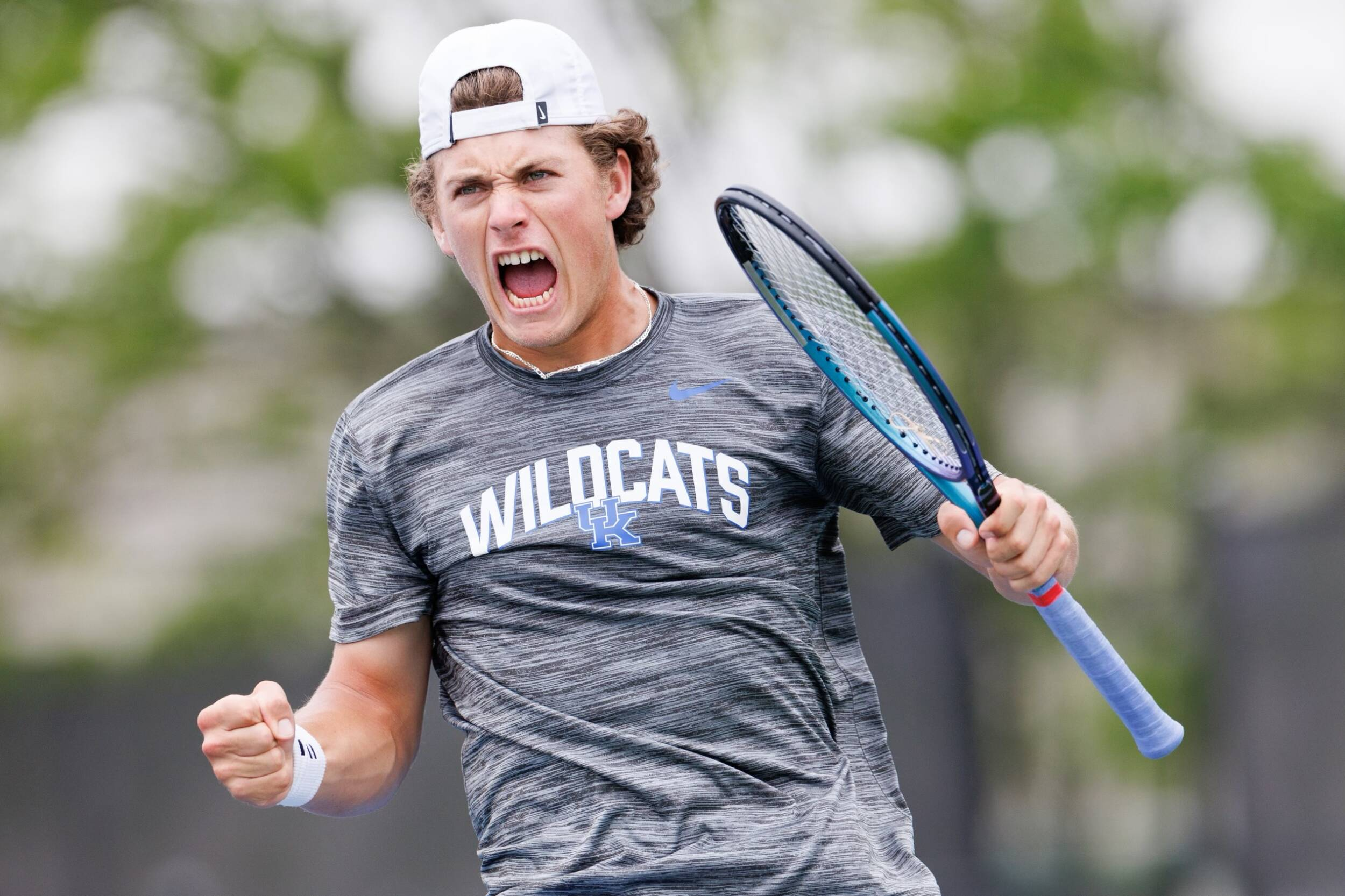 Wildcat Déjà Vu: Kentucky Comes From Behind to Oust Mascot Mates