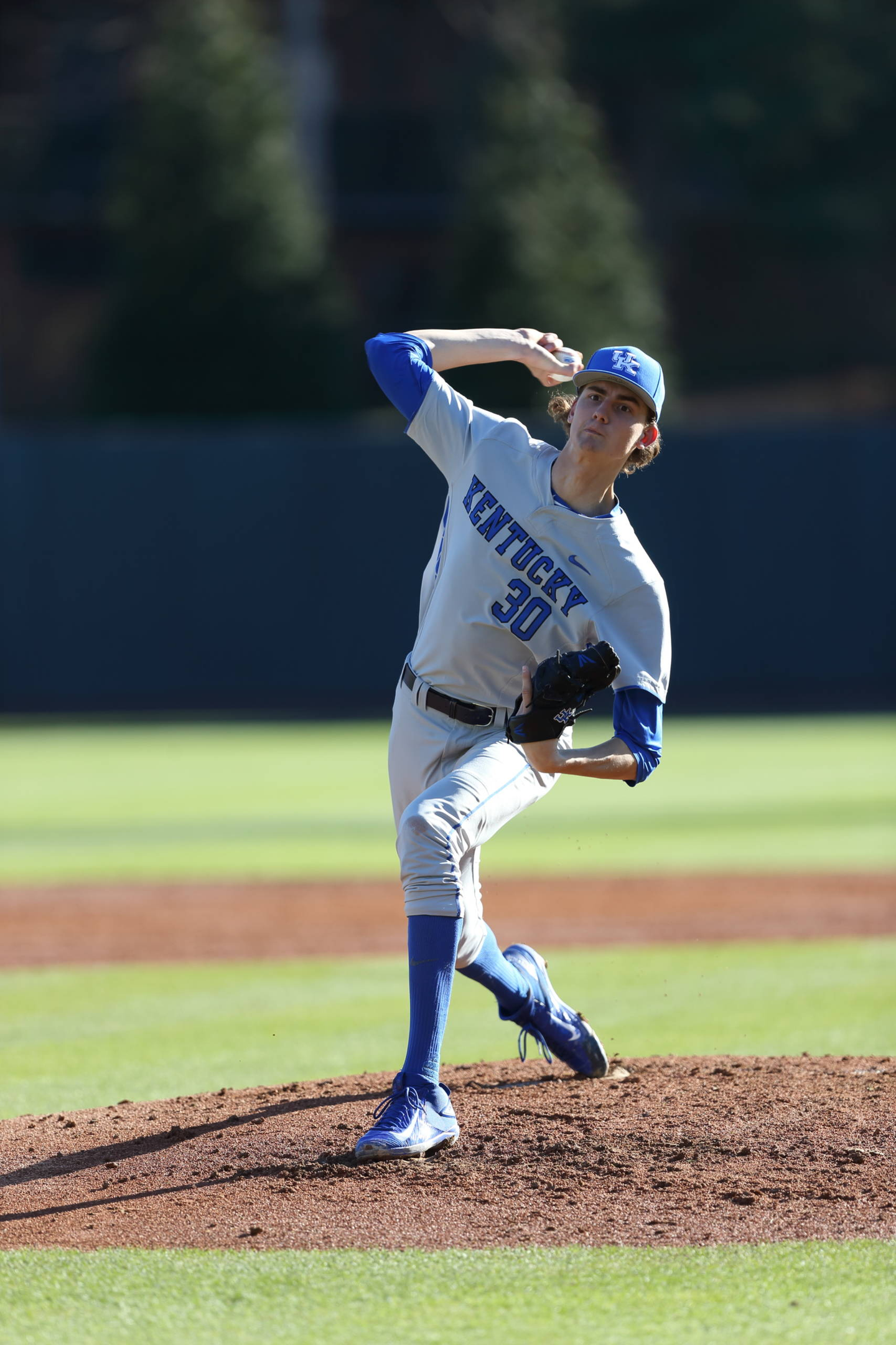 Hjelle Outduels Missouri Ace in Series-Opening Win