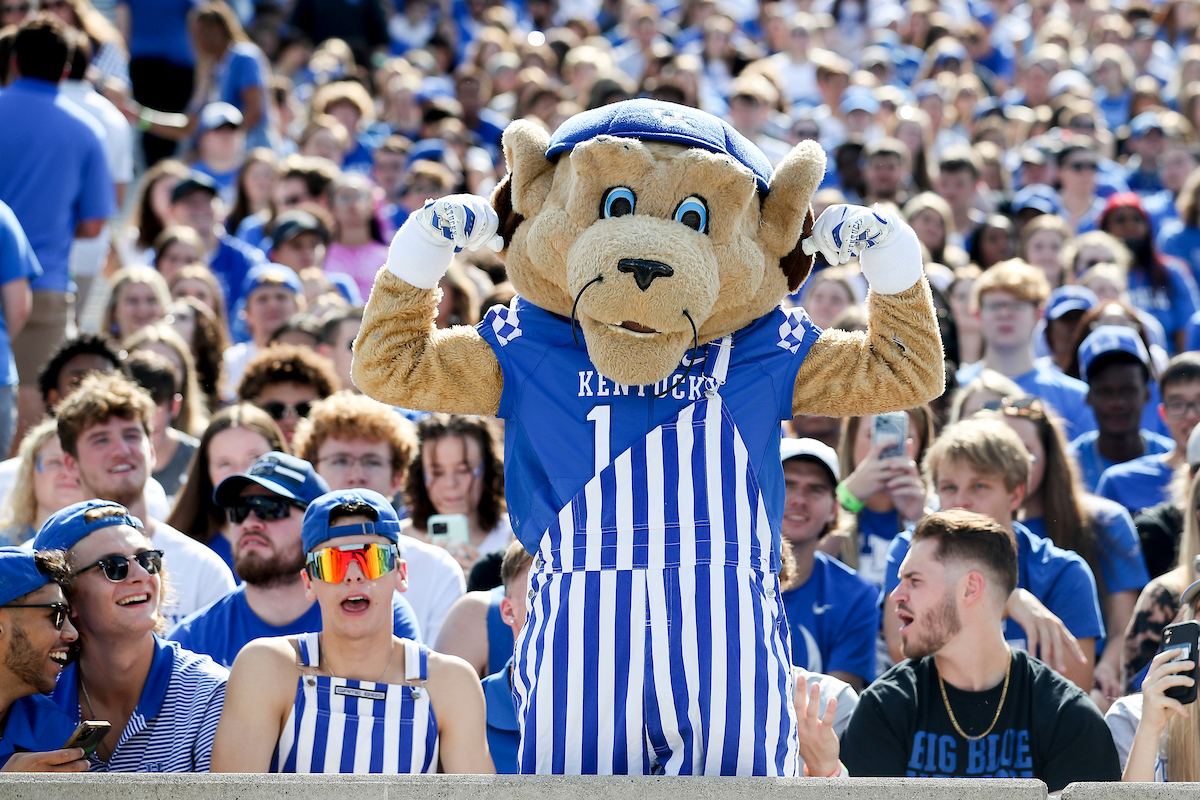 Scratch. Fans.

UK beat ULM 45-10.

Photos by Chet White | UK Athletics