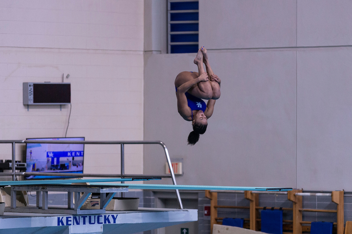Kentucky Women's Swim/Dive beats Louisville
Kentucky Men's Swim/Dive fall to Louisville.

Photo by Sarah Caputi ?UK Athletics