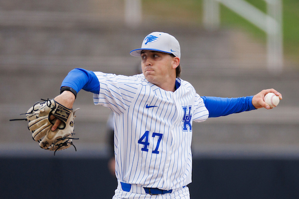 No. 18 Kentucky Drubs Evansville in Series Opener