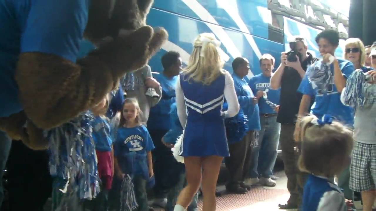 The Wildcat and a li'l UK Hoops Fan