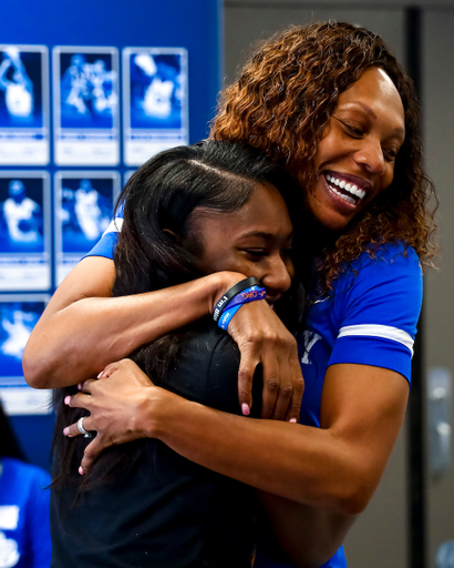 Saniah Tyler. Kyra Elzy.

Kentucky WBB 2022-23 newcomer move in.

Photo by Eddie Justice | UK Athletics